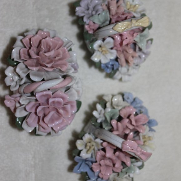 3 VINTAGE MINI BONE CHINA FLOWER BASKETS EACH DIFFERENT PASTELS MADE IN CHINA - Picture 3 of 5